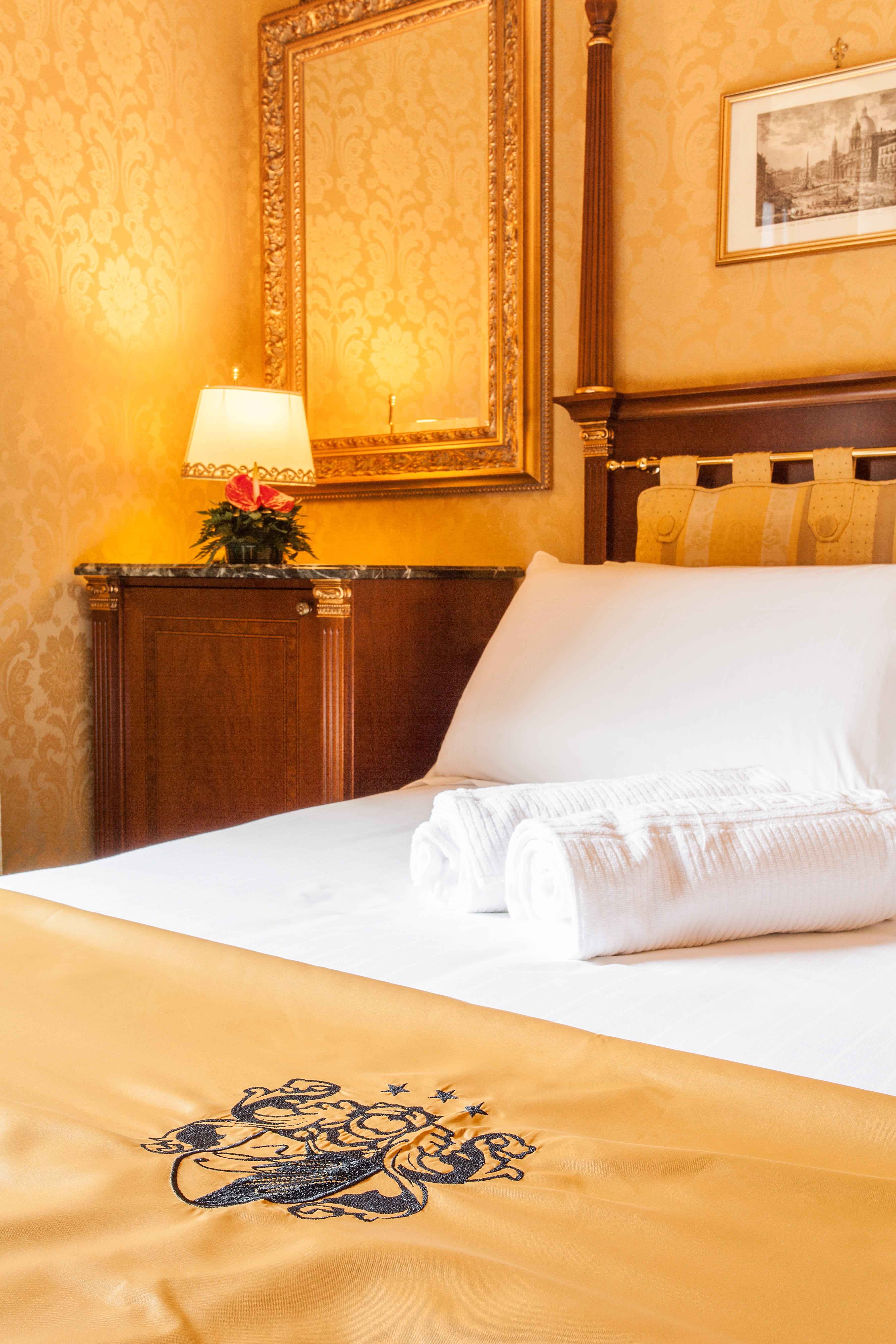 Hotel Manfredi Suite In Рим Екстериор снимка