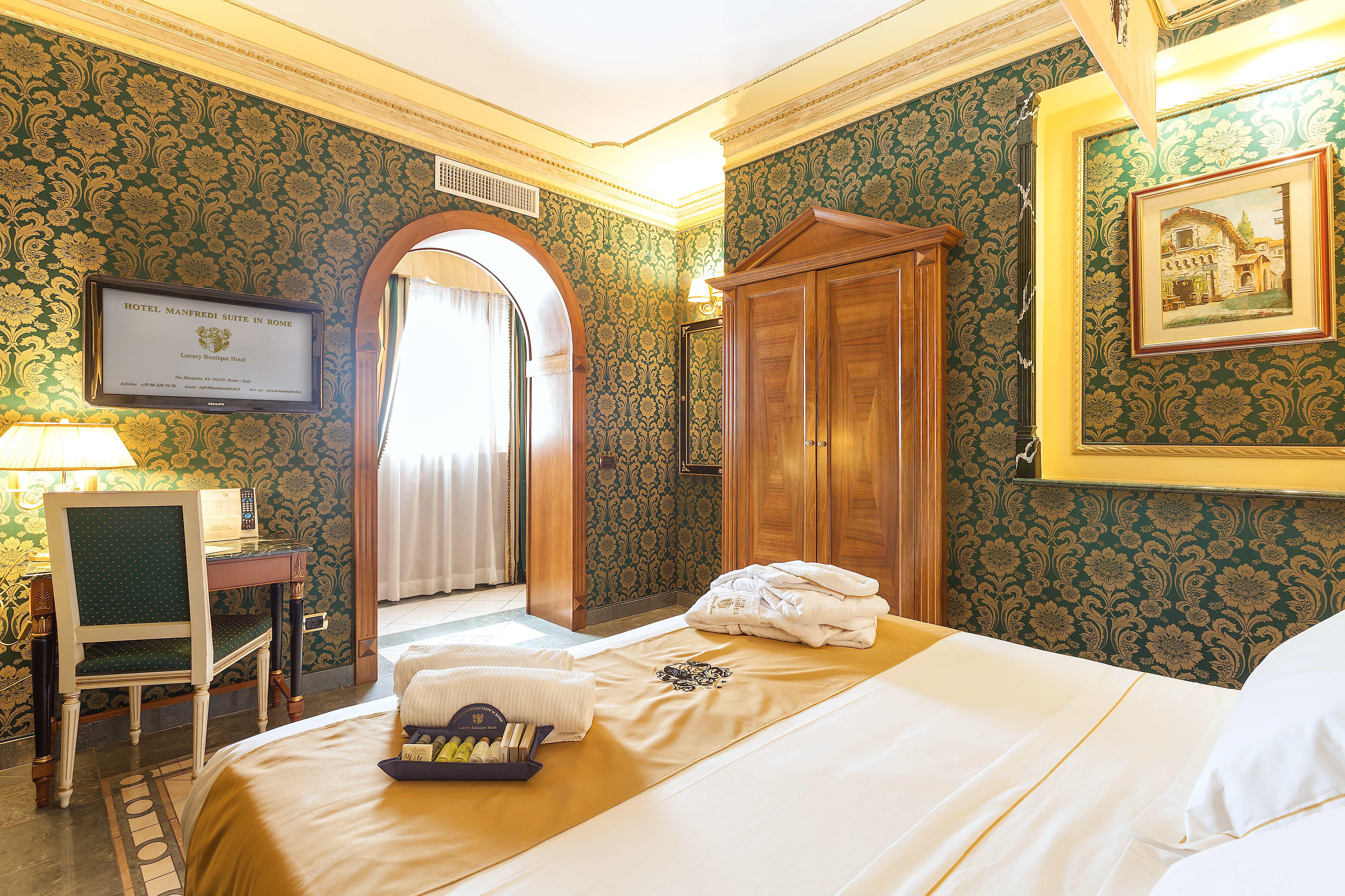 Hotel Manfredi Suite In Рим Екстериор снимка