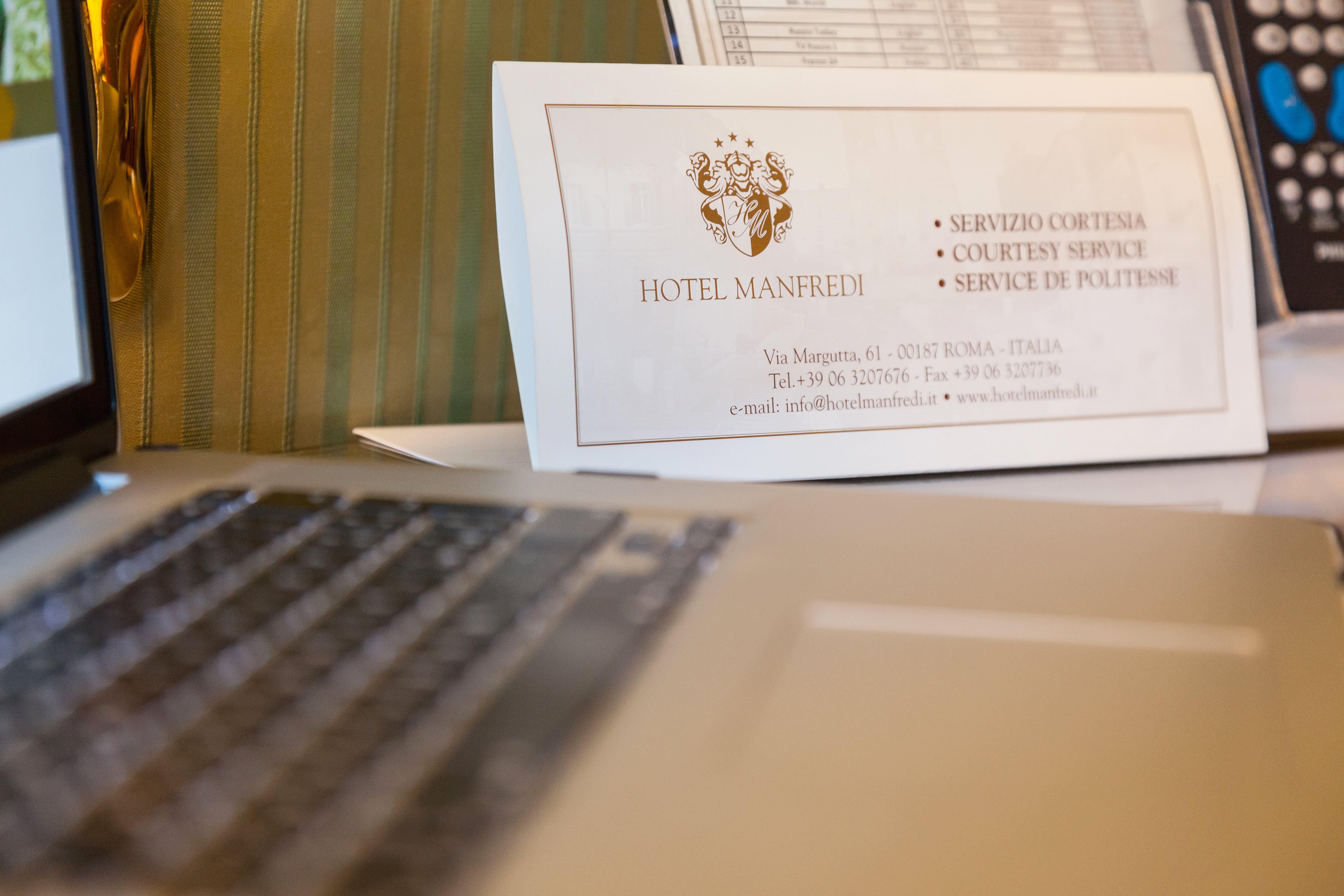 Hotel Manfredi Suite In Рим Екстериор снимка