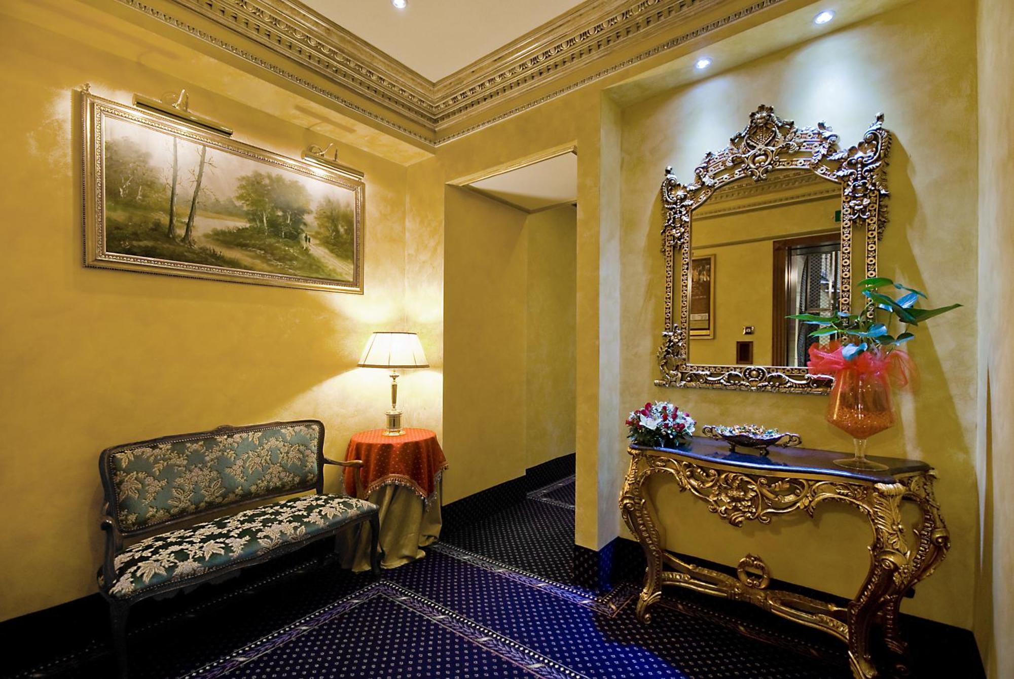 Hotel Manfredi Suite In Рим Екстериор снимка