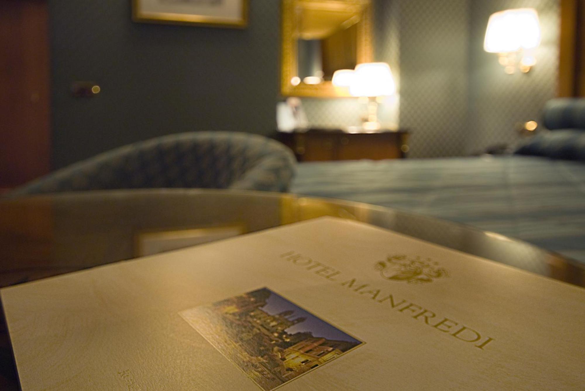Hotel Manfredi Suite In Рим Екстериор снимка